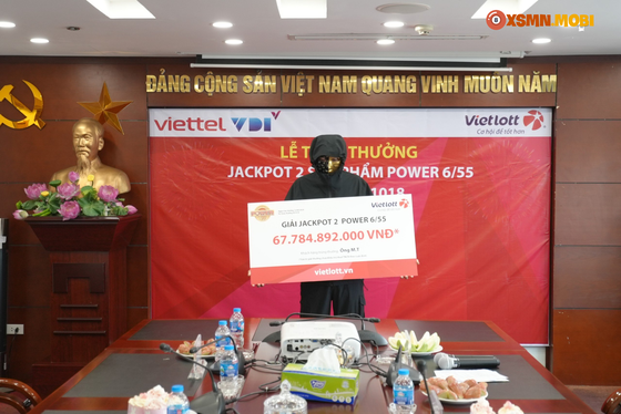 Vietlott tổ chức trao giải Jackpot 2 cho người chiến thắng